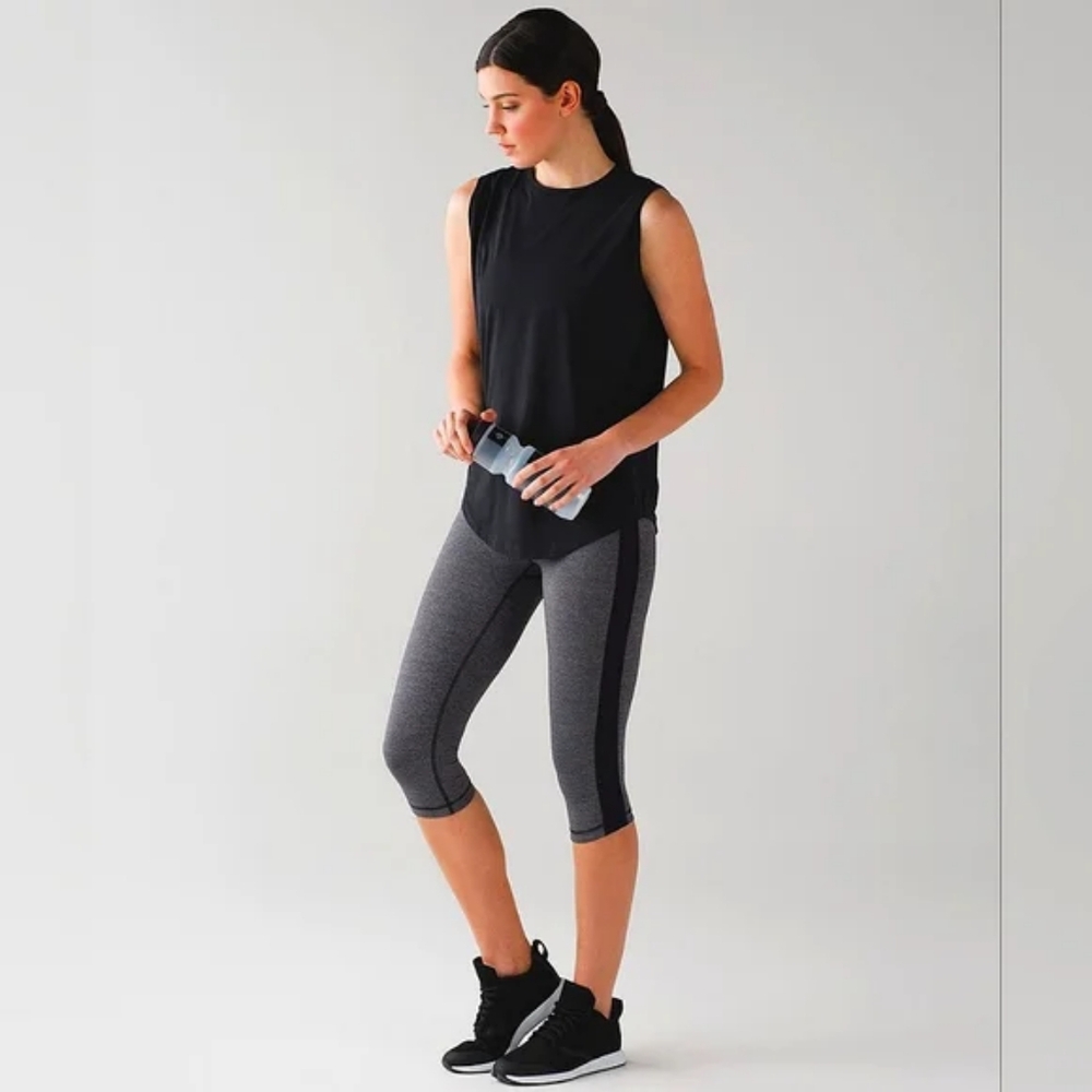 Lululemon Squad Goals Crop (17") Heathered Black Size 10 Like New